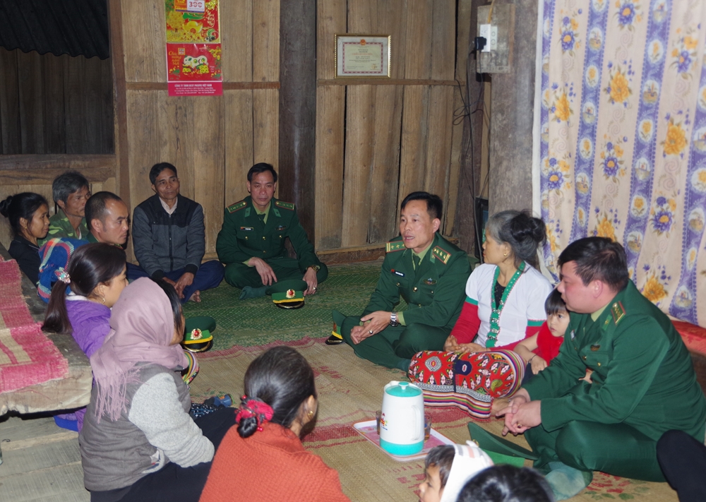 BĐBP Nghệ An luôn gần gũi, gắn bó mật thiết với nhân dân bởi các anh luôn xác định: Đồn là nhà, biên giới là quê hương, đồng bào các dân tộc là anh em ruột thịt.